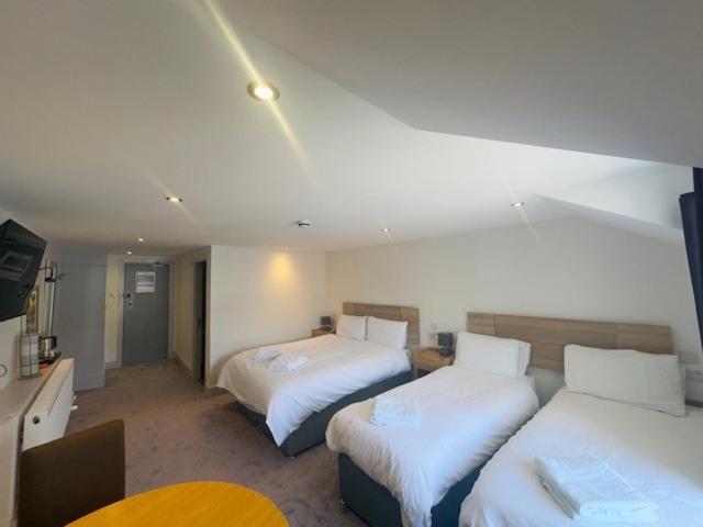 The White Lion Hotel Махинллет Экстерьер фото