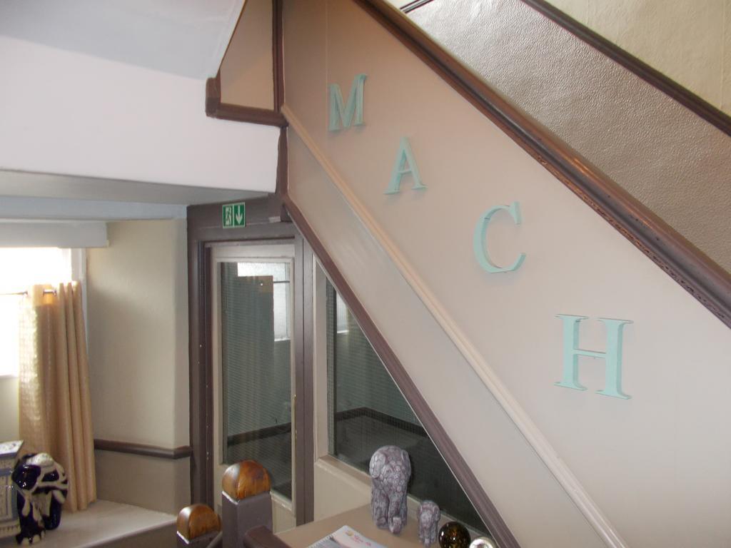 The White Lion Hotel Махинллет Экстерьер фото
